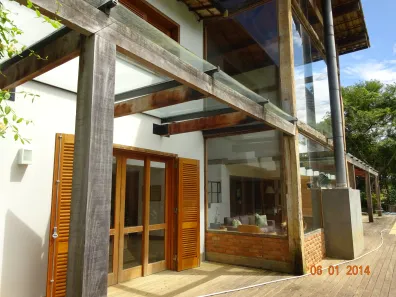 Casa de Condomínio com 4 Quartos para venda ou aluguel, 400m² no , Petrópolis