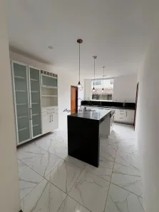 Sobrado com 6 Quartos para alugar, 270m² no Buraquinho, Lauro de Freitas