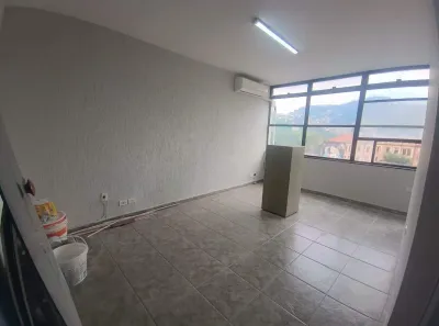 Sala Comercial para alugar, 28m² no Centro, Santos