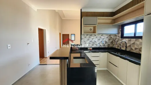 Casa de Condomínio com 3 Quartos à venda, 180m² no Residencial Villa de León, Piratininga