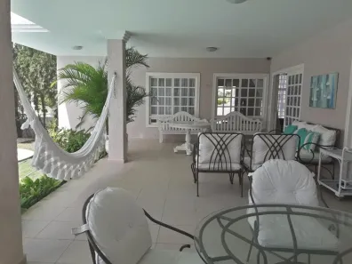 Casa de Condomínio com 5 Quartos para venda ou aluguel, 800m² no Candelária, Natal