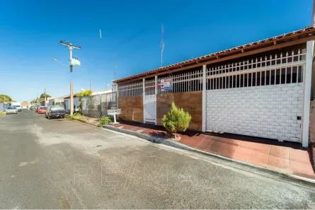 Casa com 3 Quartos à venda, 220m² no Setor Leste, Brasília