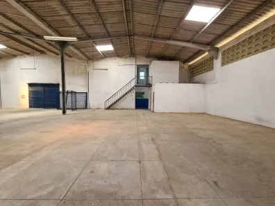 Galpão/Depósito/Armazém para alugar, 605m² no Candelária, Natal