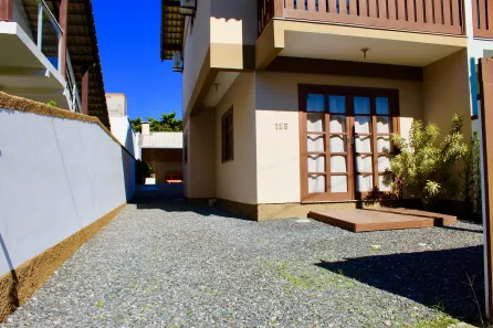 Sobrado com 2 Quartos para alugar, 106m² no Mariscal, Bombinhas
