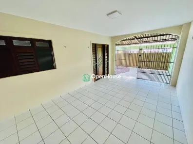 Casa com 3 Quartos para alugar, 185m² no Candelária, Natal