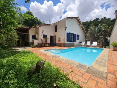 Casa com 3 Quartos para venda ou aluguel, 450m² no Nogueira, Petrópolis