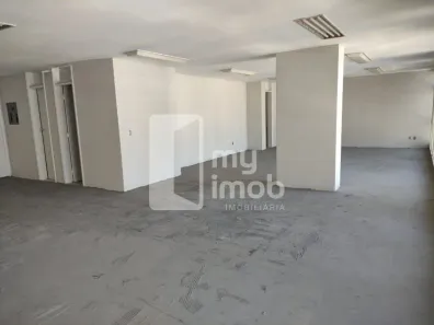 Sala Comercial à venda, 103m² no Centro, Anápolis
