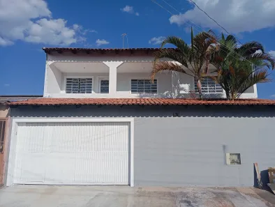 Sobrado com 5 Quartos para alugar, 198m² no Santa Maria, Brasília