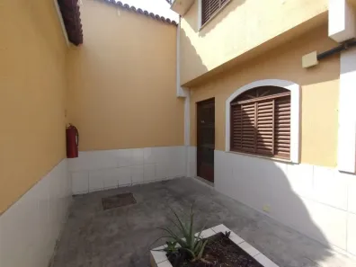 Casa com 2 Quartos para alugar, 10m² no Centro, Nova Iguaçu