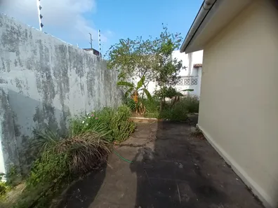 Casa com 2 Quartos para alugar, 140m² no Candelária, Natal