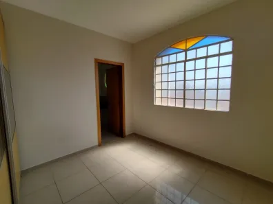 Casa com 3 Quartos para alugar, 200m² no Santa Efigênia, Belo Horizonte