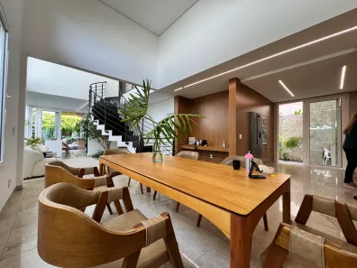 Casa com 5 Quartos para alugar, 280m² no Jardins Valência, Goiânia