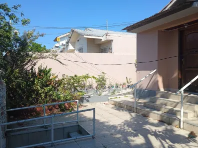Casa com 3 Quartos à venda, 366m² no São Jorge, Manaus
