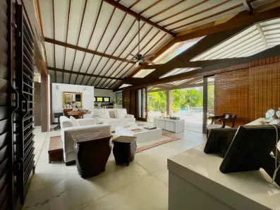 Casa de Condomínio com 5 Quartos para venda ou aluguel, 390m² no Interlagos (Abrantes), Camaçari