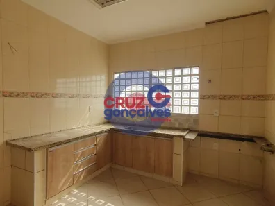 Casa com 3 Quartos para venda ou aluguel, 200m² no Vila Indaiá, Rio Claro