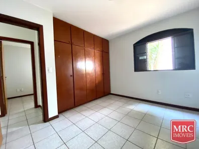 Casa com 3 Quartos para alugar, 250m² no Setor Habitacional Jardim Botânico, Brasília