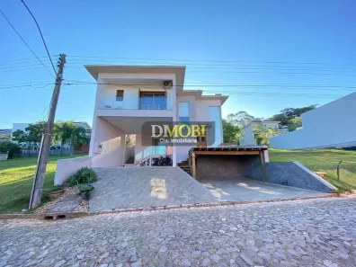 Sobrado com 3 Quartos para alugar, 270m² no Jansen, Gravataí