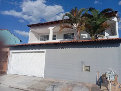 Sobrado com 5 Quartos para alugar, 198m² no Santa Maria, Brasília