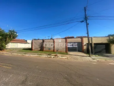 Casa com 3 Quartos para alugar, 120m² no Jardim Mariliza, Goiânia