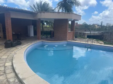 Sobrado com 5 Quartos à venda, 384m² no Candelária, Natal