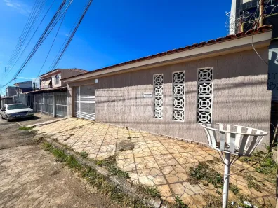 Casa com 5 Quartos à venda, 180m² no Taguatinga Norte, Brasília