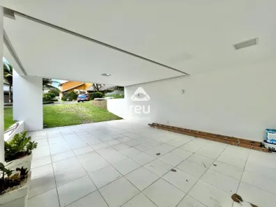 Casa de Condomínio com 7 Quartos para venda ou aluguel, 680m² no Candelária, Natal