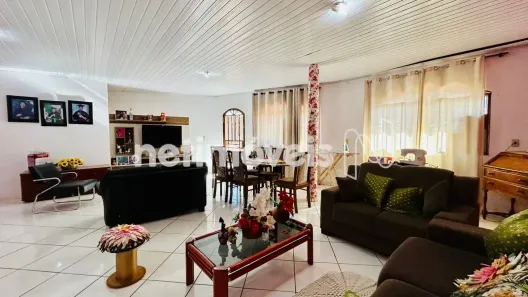 Casa com 5 Quartos à venda, 350m² no Setor Leste, Brasília