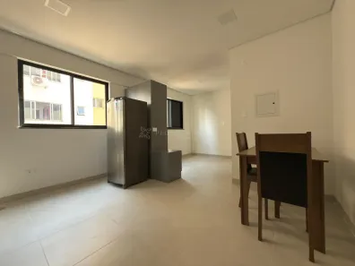 Kitnet com 1 Quarto para alugar, 25m² no Zona 07, Maringá