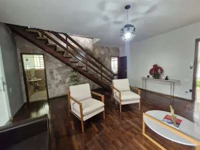 Casa com 7 Quartos à venda, 260m² no São José, Belo Horizonte