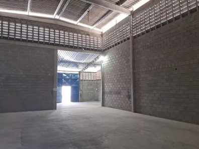 Galpão/Depósito/Armazém para alugar, 450m² no Buraquinho, Lauro de Freitas