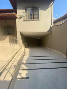 Casa com 3 Quartos à venda, 210m² no Paraíso, Belo Horizonte