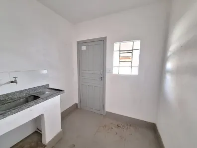 Casa com 2 Quartos para alugar, 40m² no Santa Tereza, Belo Horizonte