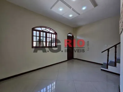 Casa de Condomínio com 2 Quartos para alugar, 93m² no Vila Valqueire, Rio de Janeiro