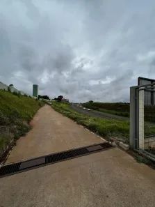 Prédio Comercial para alugar, 2100m² no , Marialva