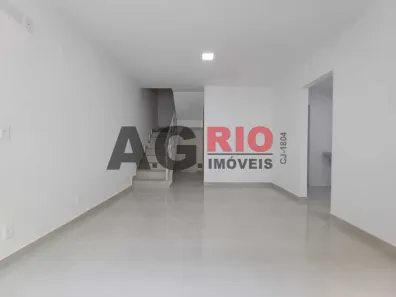 Casa de Condomínio com 2 Quartos para alugar, 75m² no Vila Valqueire, Rio de Janeiro
