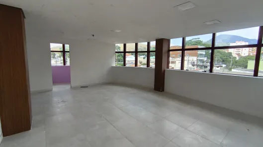 Ponto Comercial para alugar, 182m² no Vila Valqueire, Rio de Janeiro