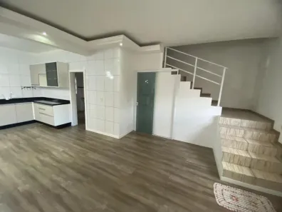 Sobrado com 3 Quartos para alugar, 150m² no Nova Brasília, Joinville