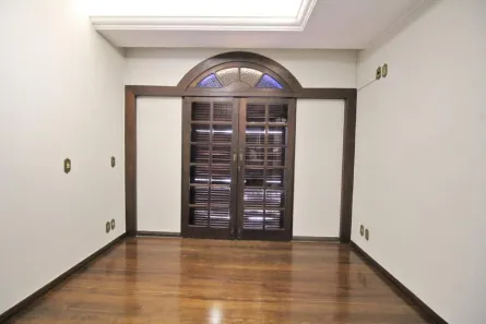 Casa com 6 Quartos para alugar, 500m² no Santo Antônio, Belo Horizonte