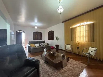 Casa com 4 Quartos à venda, 254m² no Diamante (Barreiro), Belo Horizonte