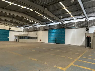 Galpão/Depósito/Armazém para alugar, 750m² no Pirajá, Salvador