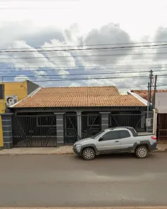 Casa com 3 Quartos à venda, 200m² no Petrópolis, Várzea Grande