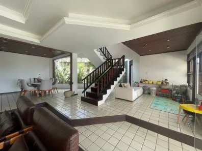 Sobrado com 5 Quartos à venda, 384m² no Candelária, Natal