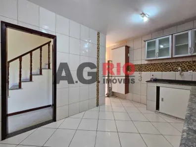 Casa de Condomínio com 2 Quartos para alugar, 93m² no Vila Valqueire, Rio de Janeiro