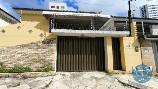 Casa com 4 Quartos para alugar, 260m² no Candelária, Natal