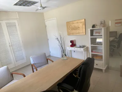 Consultório com 1 Quarto para alugar, 25m² no Pitangueiras, Guarujá