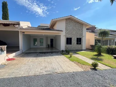 Casa com 3 Quartos para alugar, 180m² no Loteamento Portal do Sol I, Goiânia