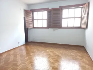 Casa com 2 Quartos para alugar, 185m² no Santo Antônio, Belo Horizonte