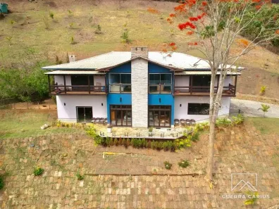 Casa com 5 Quartos para venda ou aluguel, 1060m² no Samambaia, Petrópolis