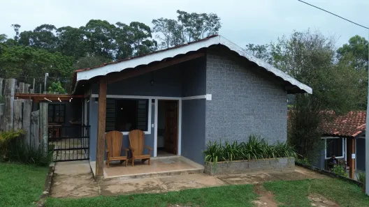 Casa de Condomínio com 2 Quartos para alugar, 70m² no Piracaia, Piracaia