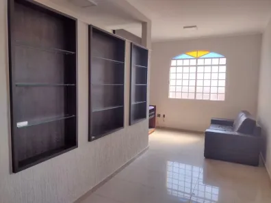 Casa com 3 Quartos para alugar, 200m² no Santa Efigênia, Belo Horizonte